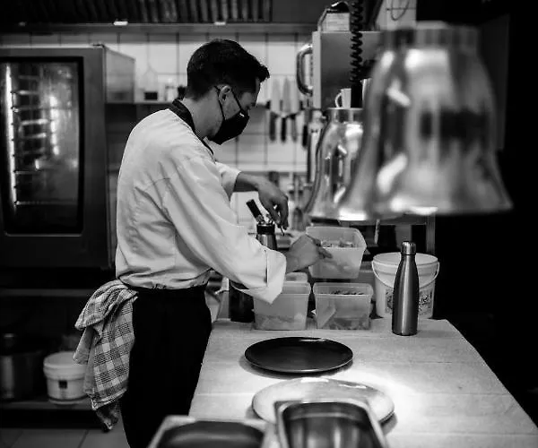 Hotel Restaurant La Musardiere 3*